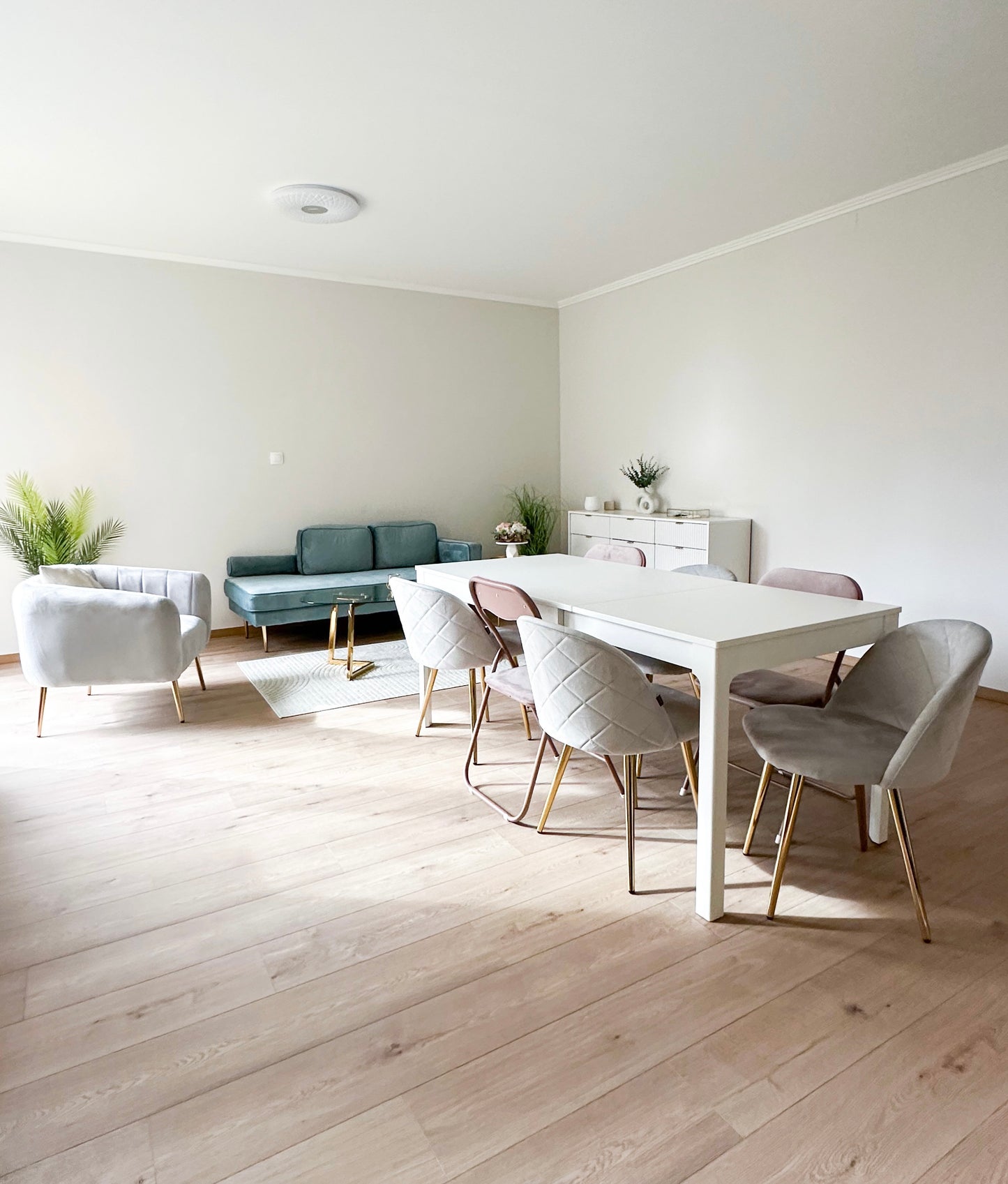 TC Születésnapi helyszín, Biatorbágy The Living Room